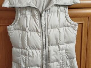 Продам безрукавку. Размер 46-48. Пух-перо.