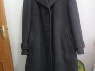 Новое пальто произв. ГДР, мужские костюмы 30р, оптом дешевле