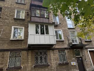 Продам 2-х комнатную квартиру в центре.