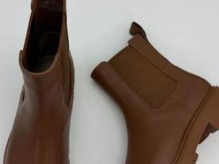 Продам ботинки.