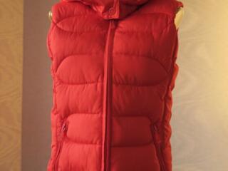 Vesta sport H&M pentru femei, glugă detașabilă. Mărime: S.