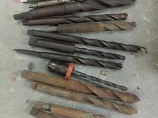 Продам сверла токарные, патроны, резцы