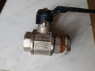 Краны из латуни с диаметром 32, 40 и 50 шаровые Б/У качественные.