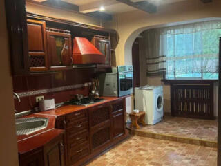 Продам просторную 3-х комнатную квартиру с ремонтом на п.Котовского ..