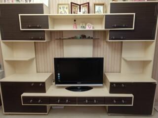 Продаётся вместительная стенка и телевизор