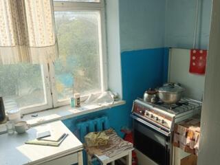 Продам 2-х ком. кв. 5/5 Центр г. Бендеры под ремонт. Срочно! Торг.