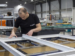 Завод по производству окон и дверей.