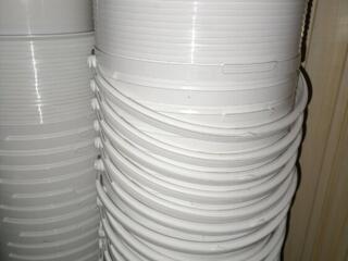 Продам пластиковые ведра 5 литров с крышкой