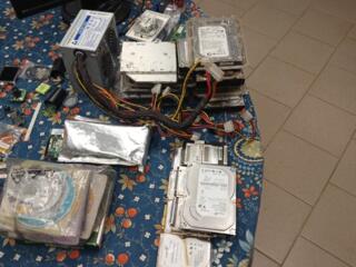 Продам монитор, сервер, блок питания, и диски в комплекте