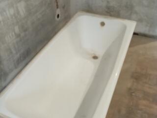 Продам ванную чугунную