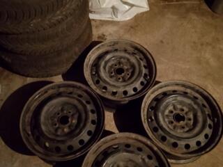 Продам диски на Тойоту Приус и на гольф 4