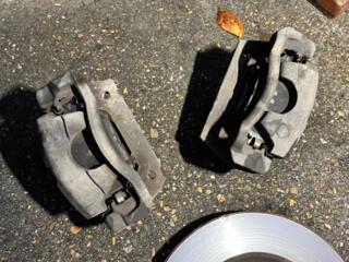 Lexus is 250 тормозные суппорта 2011 г.