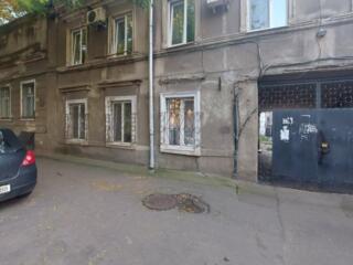 Продам фасадное помещение по ул.Нежинская