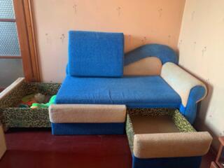 Диван-кровать детский раздвижной с двумя шкафами.