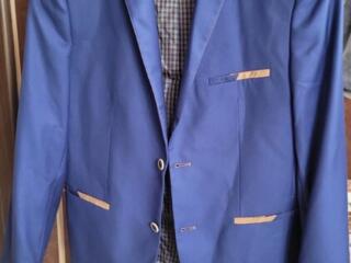 Продам мужской костюм