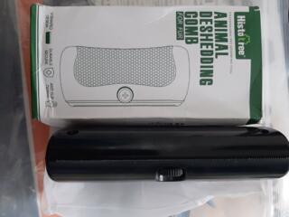 Расческа для удаления шерсти животным фирменный.