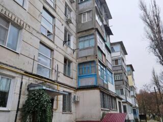 Центр. Напротив рынка.