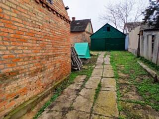 Тирасполь Кирпичи Дом обложен кирпичом из двух комнат участок 8 соток