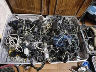 Продаются блоки, зарядки, переходники - каждую фотографировать не буду, приходите