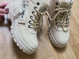 Продам обувь на девочку