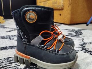 Продам детские сапожки.