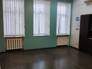 Продам фасадное помещение в центре города