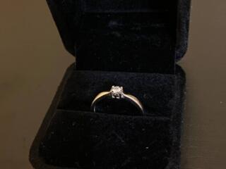 Продам кольцо белое золото, совершенно новое