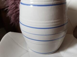 Продам фарфоровое изделие, бочонок..