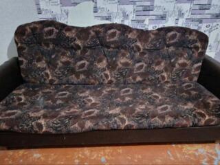 Продам 4 дивана на перетяжку, запчасти