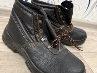 Продам ботинки и кирзовые сапоги