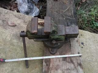 Продам тиски.