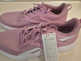 Adidași noi, originali.