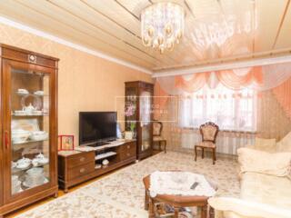 Se oferă spre vânzare o casă spațioasă, amplasată într-o zonă premium 