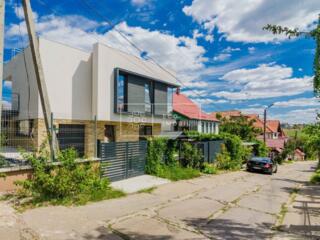 Spre vânzare casă amplasată în Codru. Locuința este poziționată pe un 