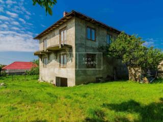 Spre vânzare casă amplasată în sat. Peresecina. Locuința este ...