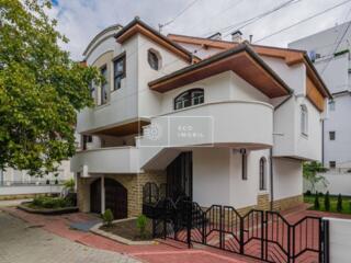 Vă propunem spre chirie casă în 3 nivele, amplasată în sect. Centru, .