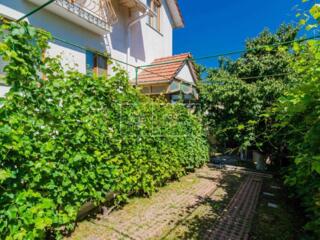 Spre vânzare două case, amplasate în sect. Buiucani, str. Călărași, ..