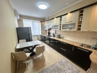 Vă propunem spre chirie apartament cu două odăi și living, bloc nou ..