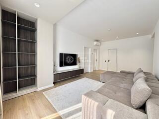 Vă propunem spre chirie un apartament modern cu 2 odăi și living, ...