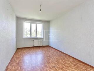 Vă oferim spre vânzare un apartament cu 3 odăi, bloc secundar, seria .