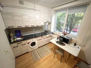 Vă propunem spre chirie apartament cu o odaie, bloc vechi, amplasat ..