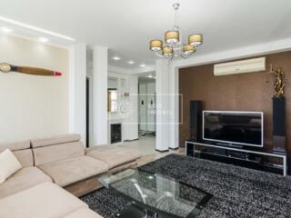 Se oferă spre vânzare apartament cu amplasare reușită în zonă de ...