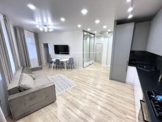 Vă propunem spre vânzare apartament cu două odăi și living, bloc nou, 
