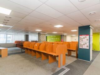 Se oferă spre chirie oficiu cu o suprafață de 530 m.p., situat pe bd. 