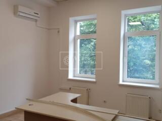 Se oferă spre chirie oficiu în sectorul Centru, str. Mitropolit ...