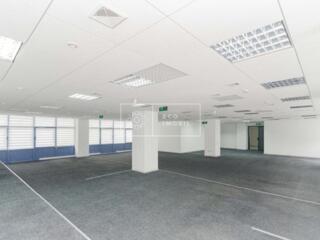 Se oferă spre chirie oficiu cu o suprafață de 250 m.p., situat pe bd. 