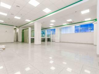 Se oferă spre chirie oficiu la primul nivel în sectorul Centrul, pe ..