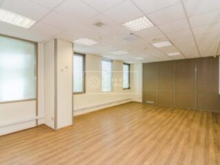 Se oferă spre chirie oficiu în Business Centru, amplasat pe strada ...