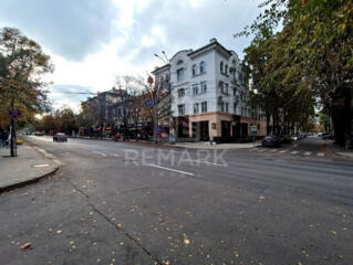 Se dau în chirie oficii de 15 mp. la intersecția străzilor ...