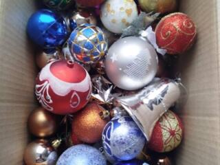 Продам все подряд по 5 руб, мишура в подарок.